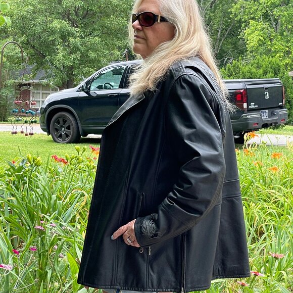 Harley-Davidson Women’s Black Leather Jacket – Studded Flame Back Size 1W - Picture 4 of 6